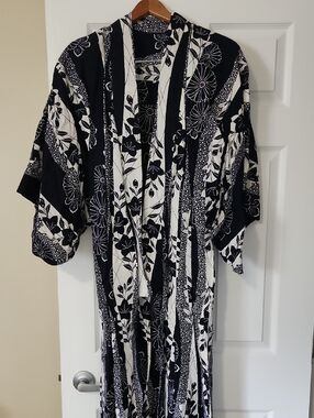 Authentic HANDMADE JAPANESE Navy & White Floral Stripe Kimono